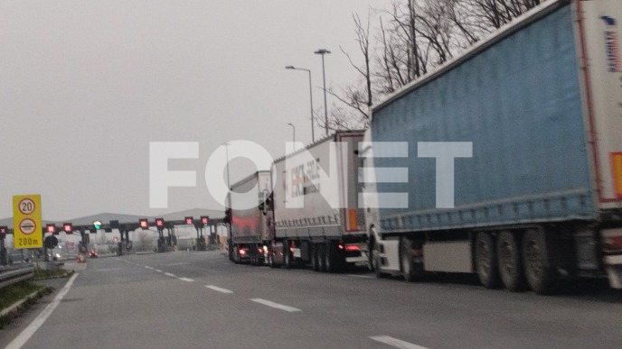 Kamioni čekaju tri sata